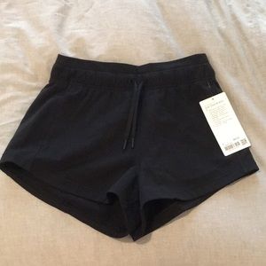 NWT lululemon inner glow HR short, 3”, black, 6